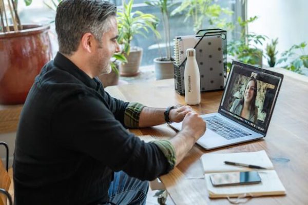 Videokonferenzen mit Kunden im Handwerksunternehmen